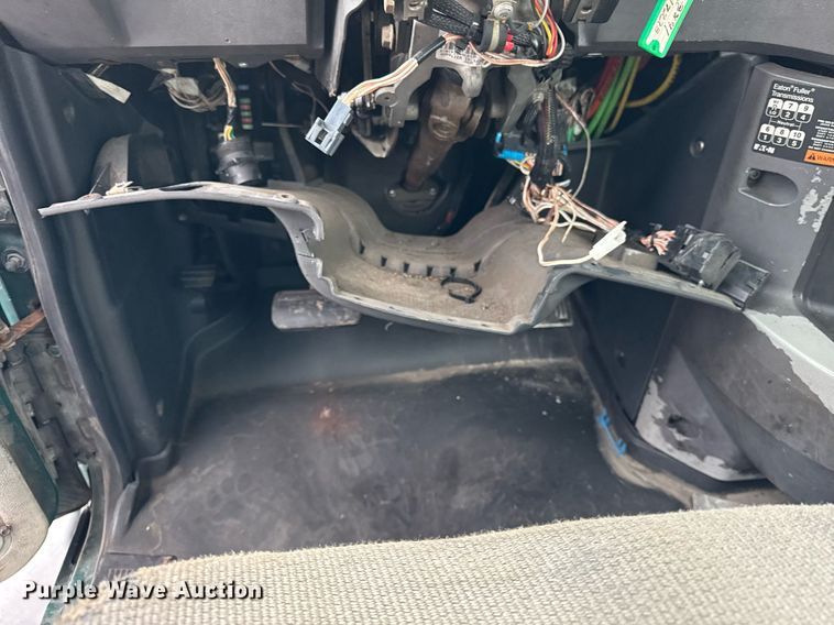 image for item DH9780 2009 Mack CXU612 semi truck