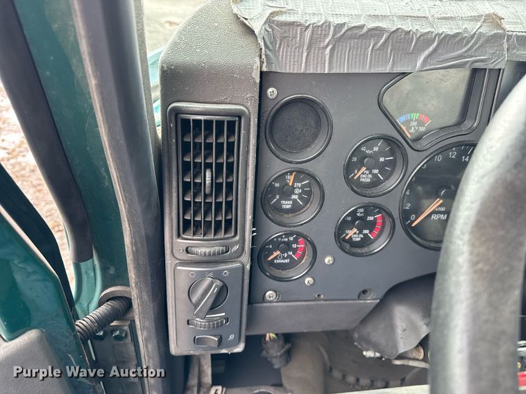 image for item DH9780 2009 Mack CXU612 semi truck