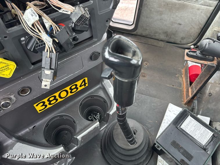 image for item DH9780 2009 Mack CXU612 semi truck