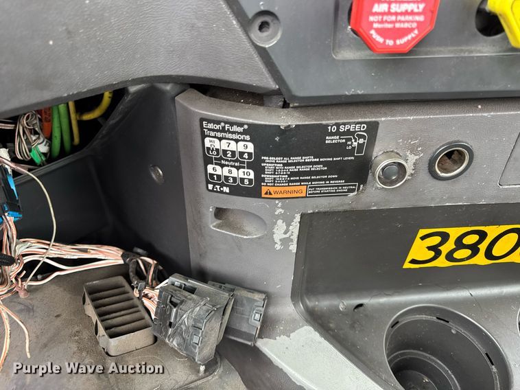 image for item DH9780 2009 Mack CXU612 semi truck