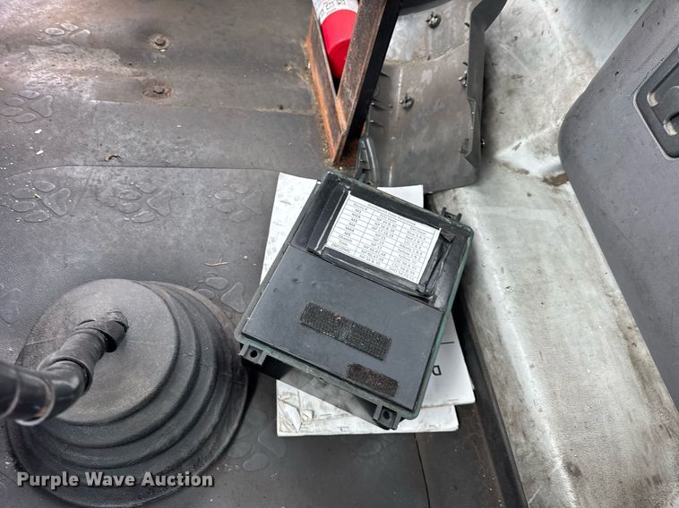 image for item DH9780 2009 Mack CXU612 semi truck