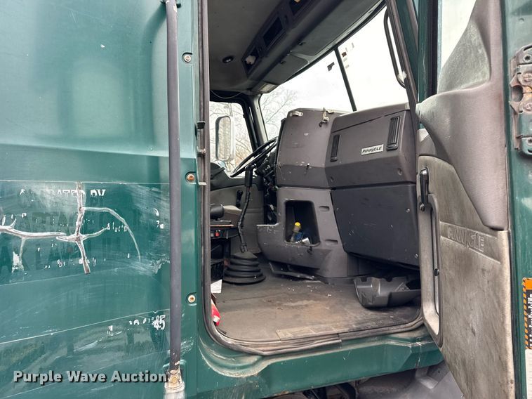 image for item DH9780 2009 Mack CXU612 semi truck