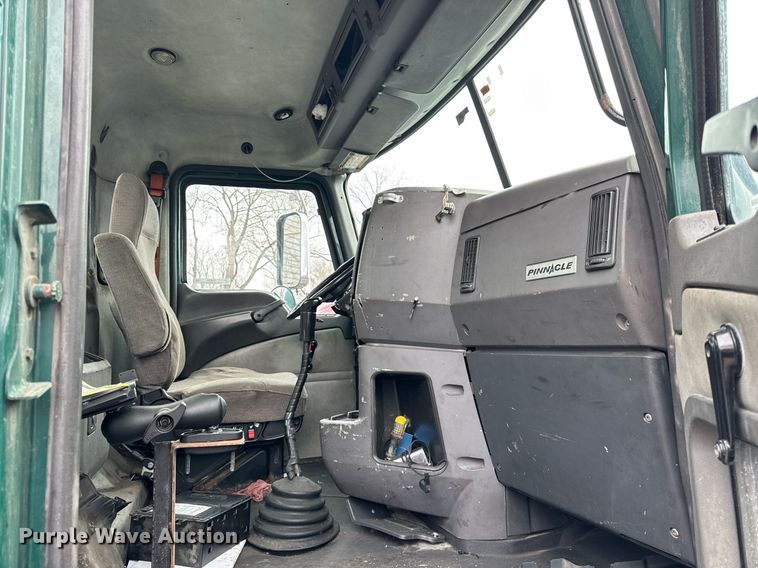 image for item DH9780 2009 Mack CXU612 semi truck