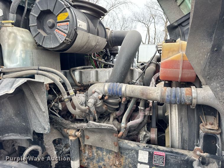 image for item DH9780 2009 Mack CXU612 semi truck