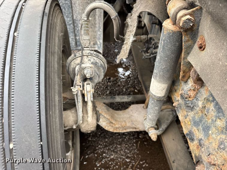 image for item DH9780 2009 Mack CXU612 semi truck