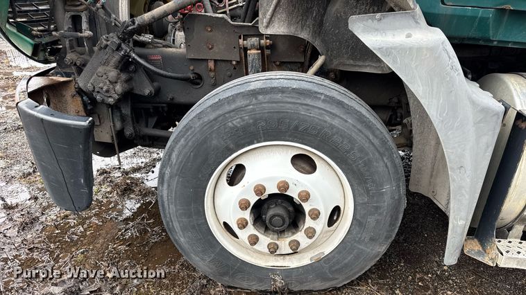 image for item DH9780 2009 Mack CXU612 semi truck