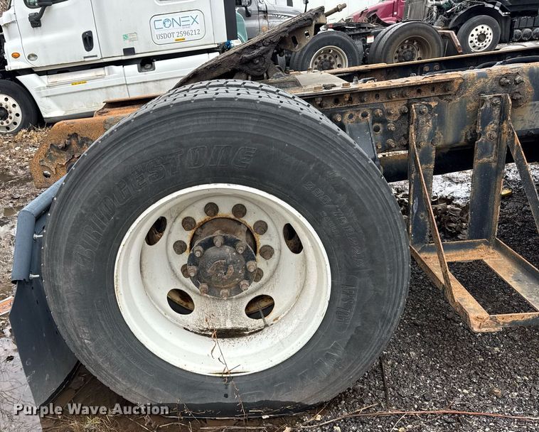 image for item DH9780 2009 Mack CXU612 semi truck