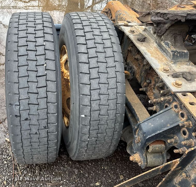 image for item DH9780 2009 Mack CXU612 semi truck