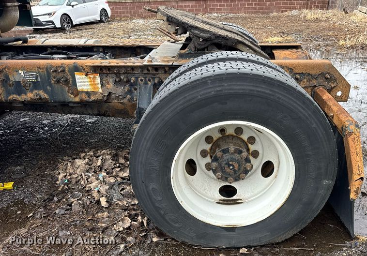 image for item DH9780 2009 Mack CXU612 semi truck