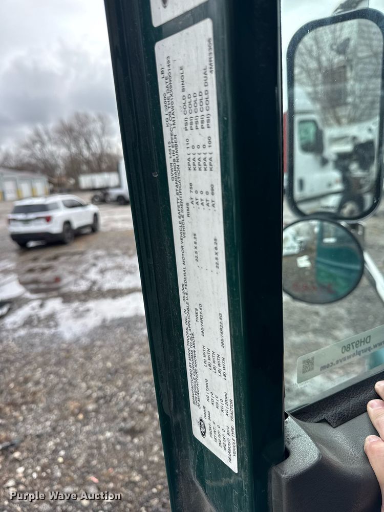 image for item DH9780 2009 Mack CXU612 semi truck