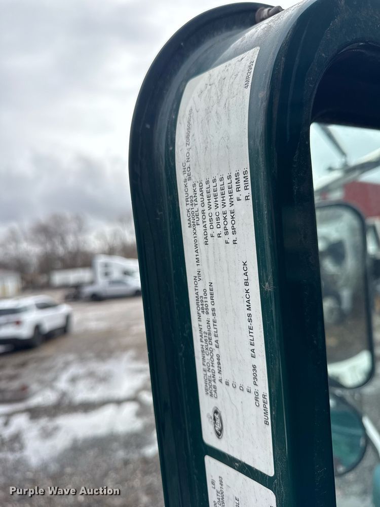 image for item DH9780 2009 Mack CXU612 semi truck