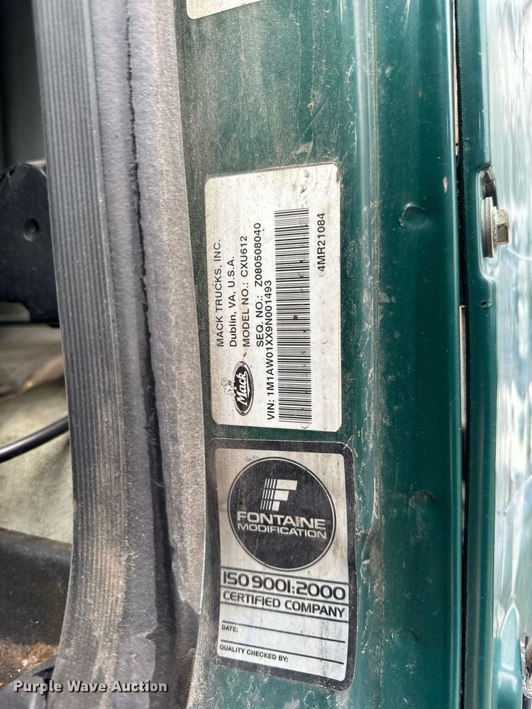 image for item DH9780 2009 Mack CXU612 semi truck