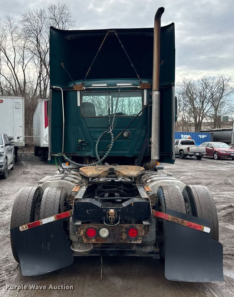 image for item DH9781 2013 Mack CXU612 semi truck