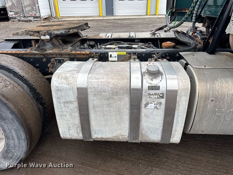 image for item DH9781 2013 Mack CXU612 semi truck