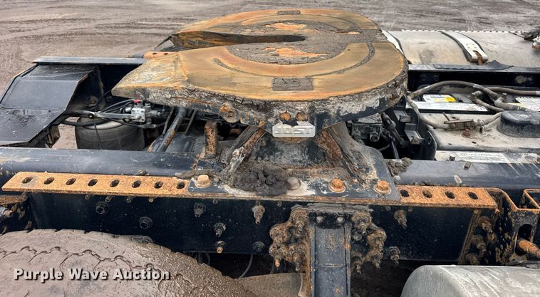 image for item DH9781 2013 Mack CXU612 semi truck