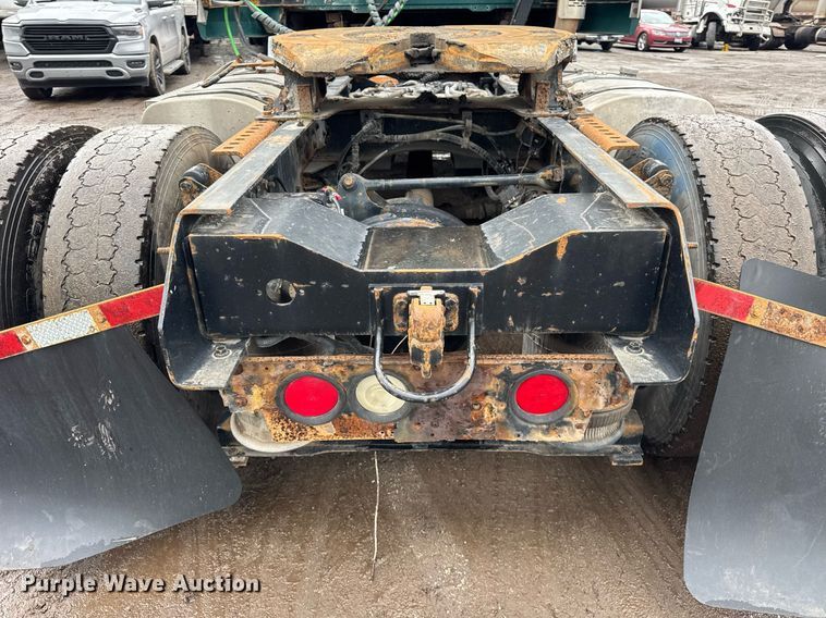 image for item DH9781 2013 Mack CXU612 semi truck