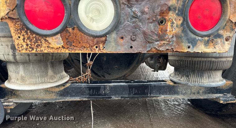 image for item DH9781 2013 Mack CXU612 semi truck