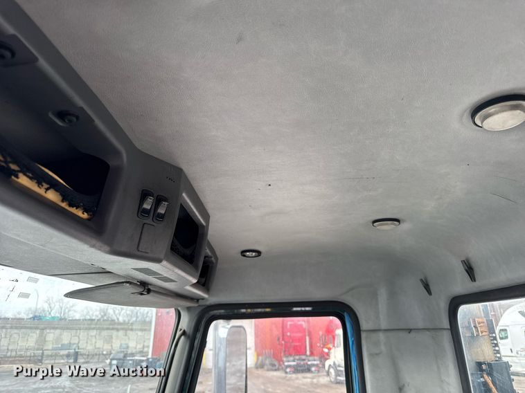 image for item DH9781 2013 Mack CXU612 semi truck