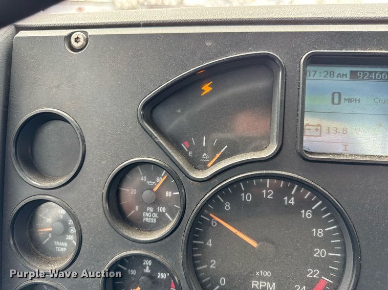 image for item DH9781 2013 Mack CXU612 semi truck