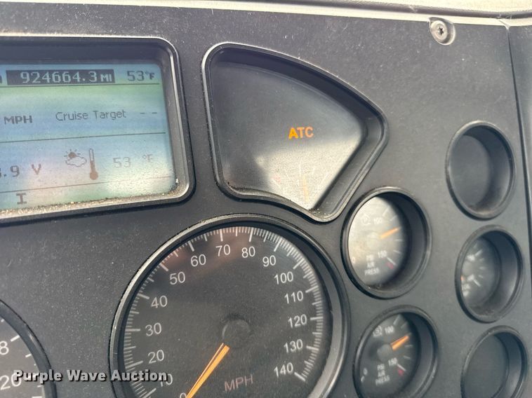 image for item DH9781 2013 Mack CXU612 semi truck