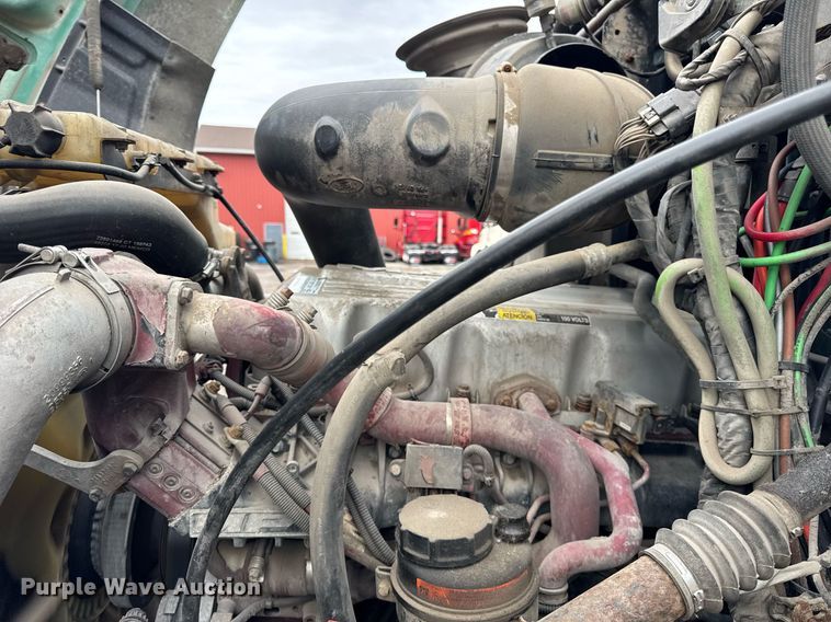 image for item DH9781 2013 Mack CXU612 semi truck