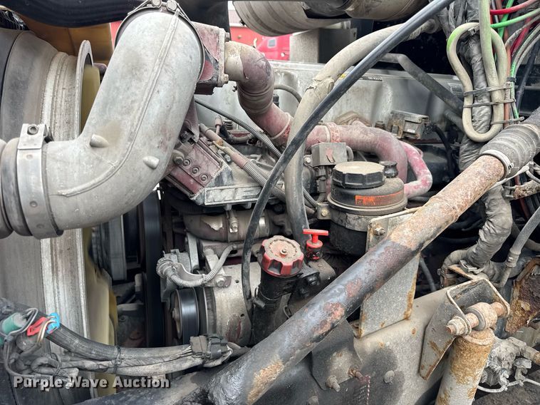 image for item DH9781 2013 Mack CXU612 semi truck