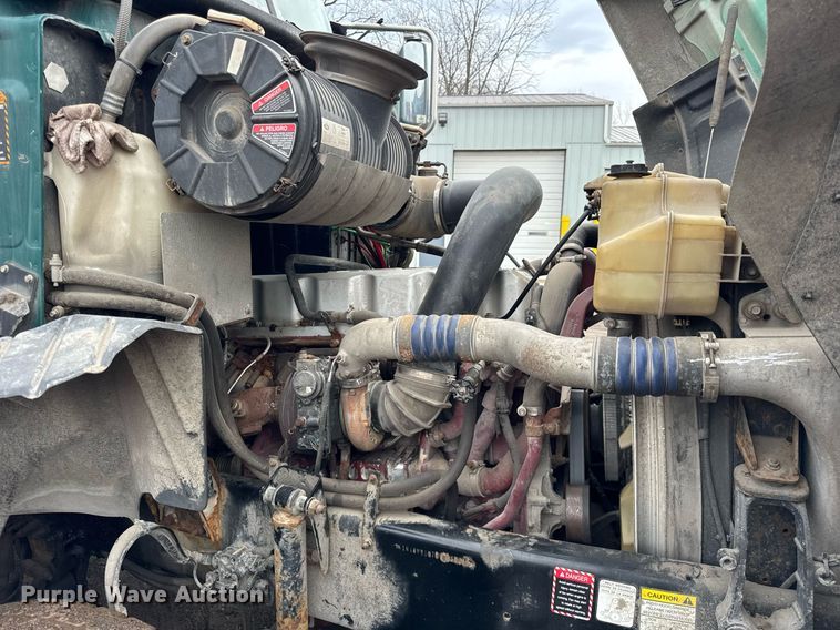 image for item DH9781 2013 Mack CXU612 semi truck