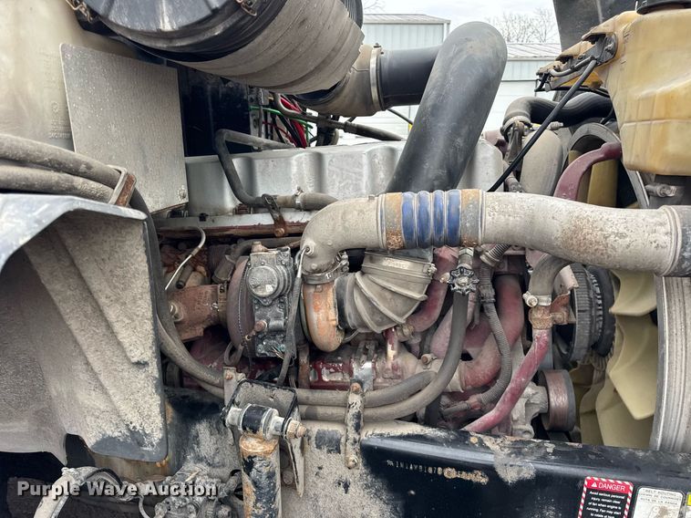 image for item DH9781 2013 Mack CXU612 semi truck