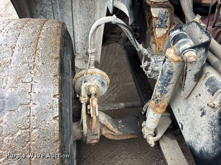 image for item DH9781 2013 Mack CXU612 semi truck