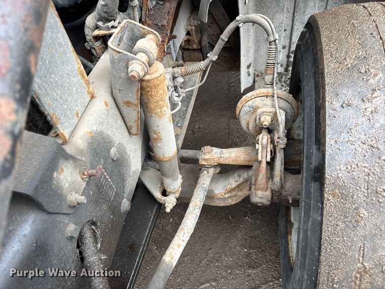 image for item DH9781 2013 Mack CXU612 semi truck