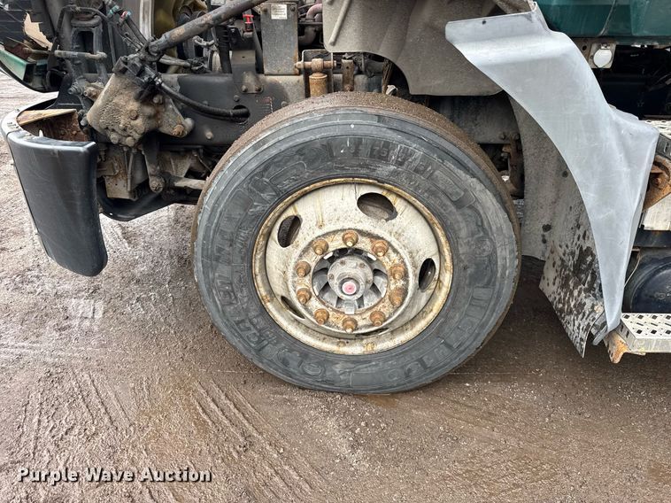 image for item DH9781 2013 Mack CXU612 semi truck