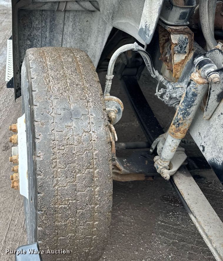 image for item DH9781 2013 Mack CXU612 semi truck