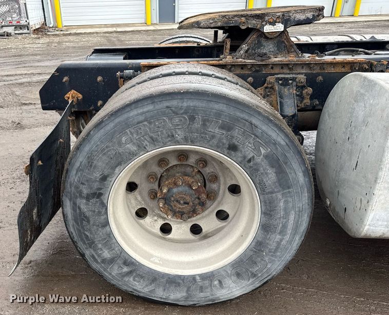 image for item DH9781 2013 Mack CXU612 semi truck