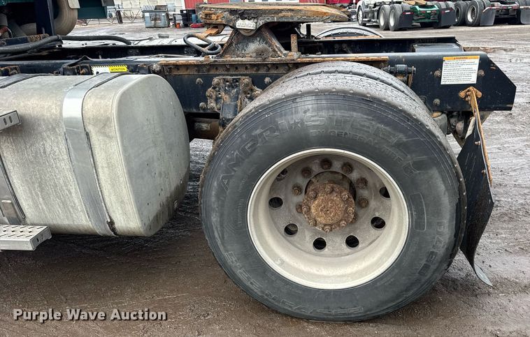 image for item DH9781 2013 Mack CXU612 semi truck