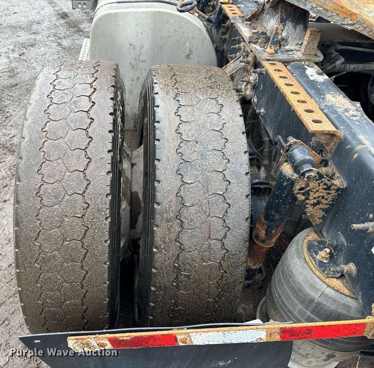 image for item DH9781 2013 Mack CXU612 semi truck