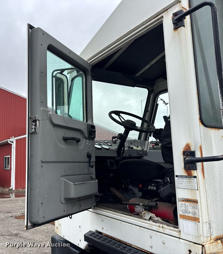 image for item DH9870 2011 Kalmar Ottawa 4x2 yard truck