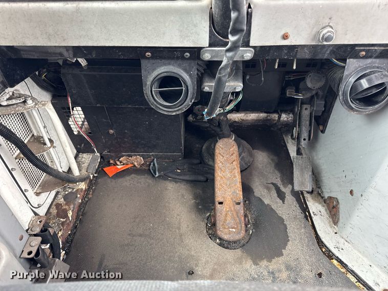 image for item DH9870 2011 Kalmar Ottawa 4x2 yard truck