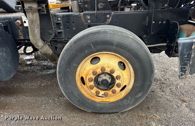 image for item DH9870 2011 Kalmar Ottawa 4x2 yard truck