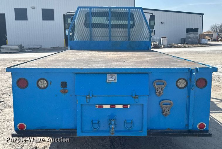 image for item DO0422 2004 International 4300 flatbed truck