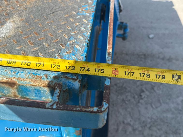 image for item DO0422 2004 International 4300 flatbed truck