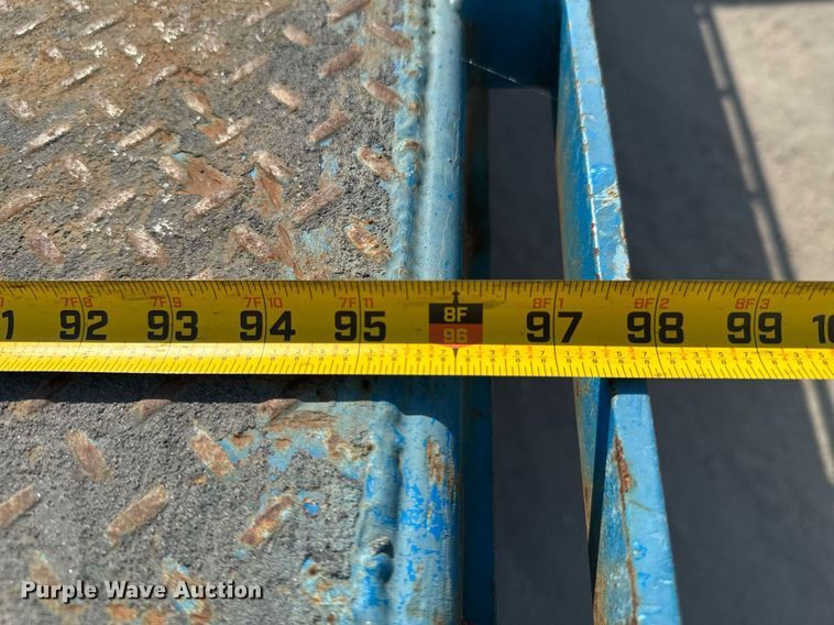 image for item DO0422 2004 International 4300 flatbed truck