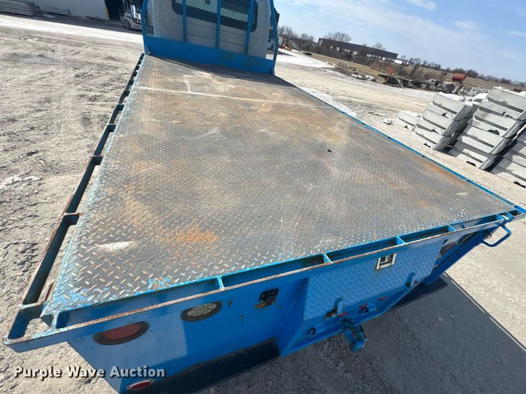 image for item DO0422 2004 International 4300 flatbed truck
