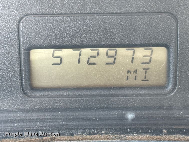 image for item DO0422 2004 International 4300 flatbed truck