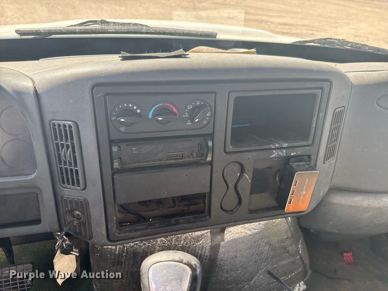 image for item DO0422 2004 International 4300 flatbed truck