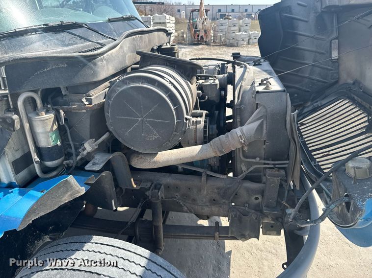 image for item DO0422 2004 International 4300 flatbed truck