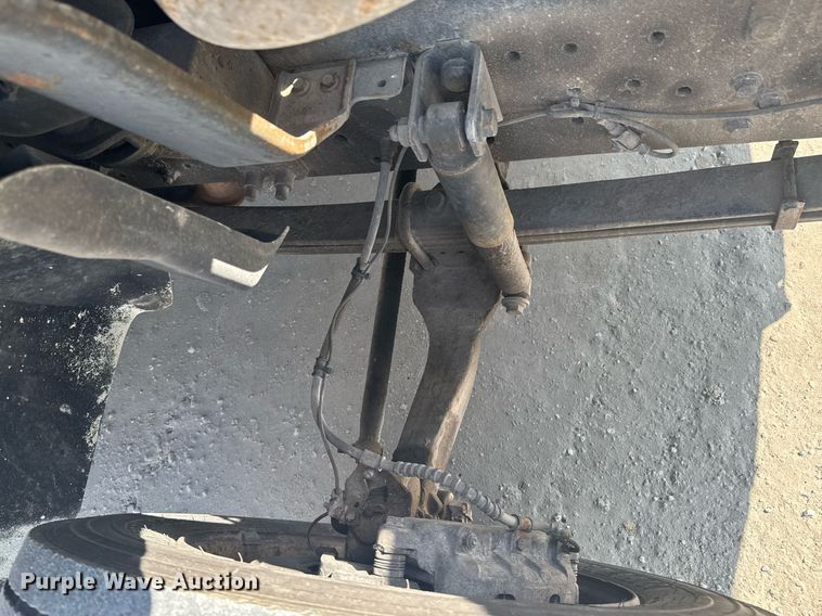 image for item DO0422 2004 International 4300 flatbed truck