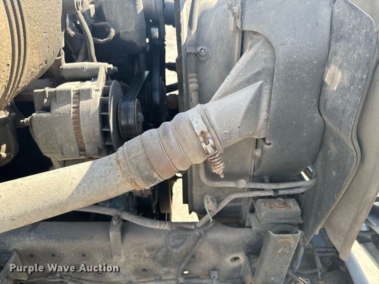 image for item DO0422 2004 International 4300 flatbed truck