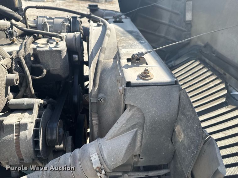 image for item DO0422 2004 International 4300 flatbed truck