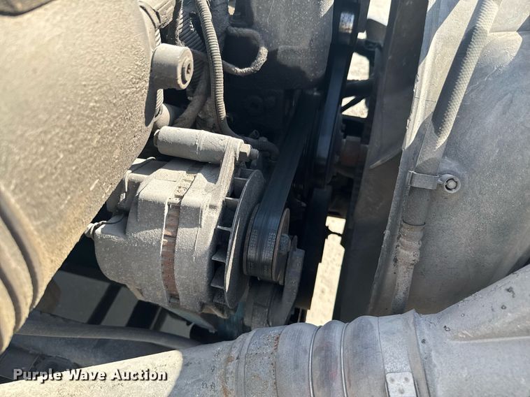 image for item DO0422 2004 International 4300 flatbed truck