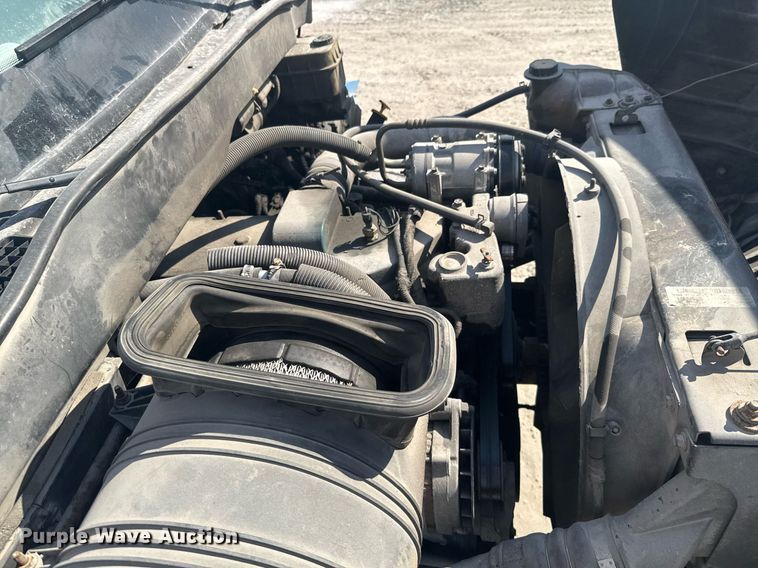 image for item DO0422 2004 International 4300 flatbed truck